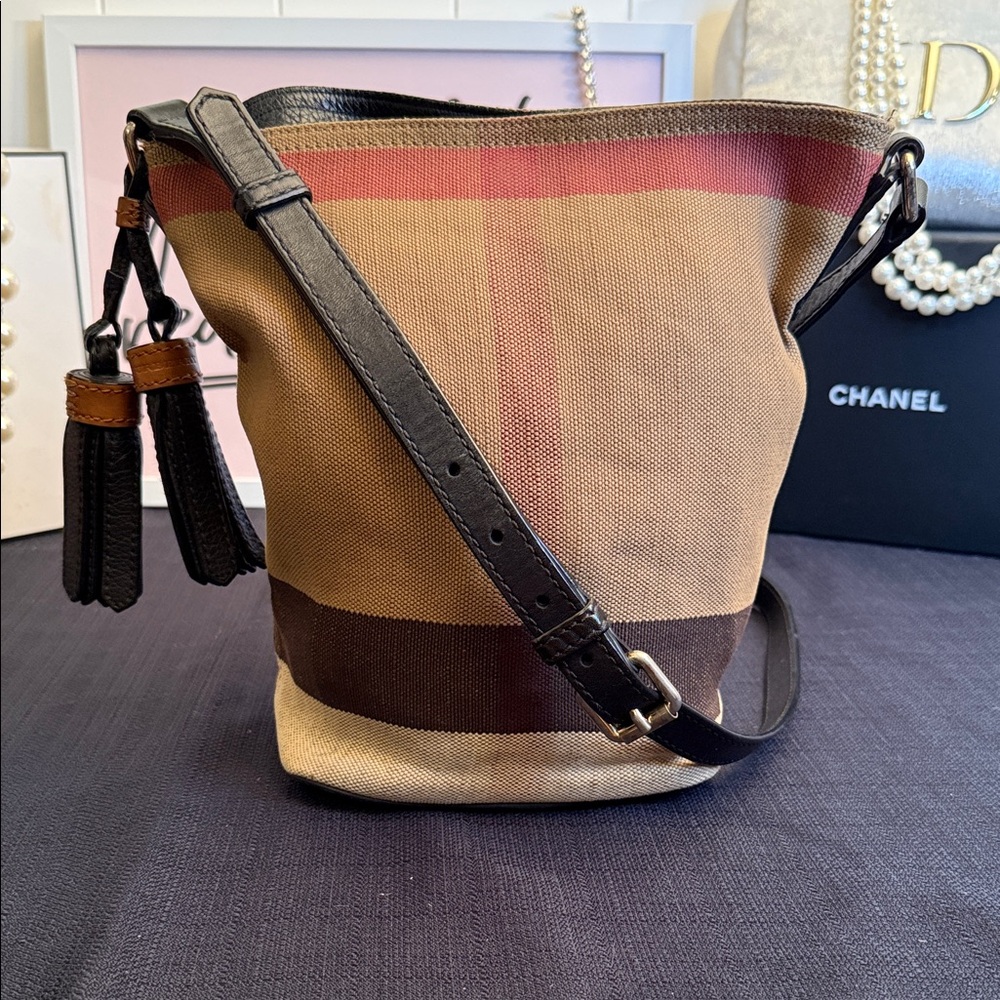 EUC Burberry Ashby Bucket Bag